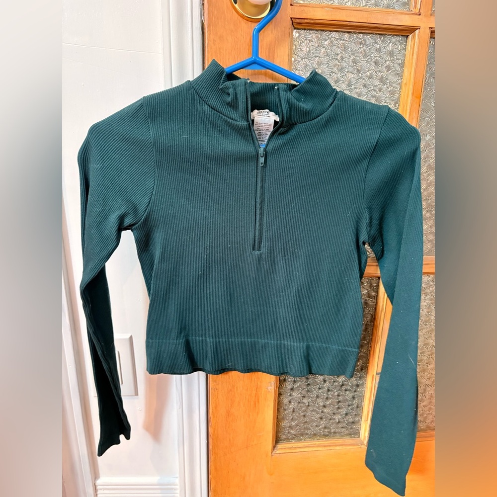 2/15$!! Ardene Forest Green Long Sleeve Crop Top with Front Zip